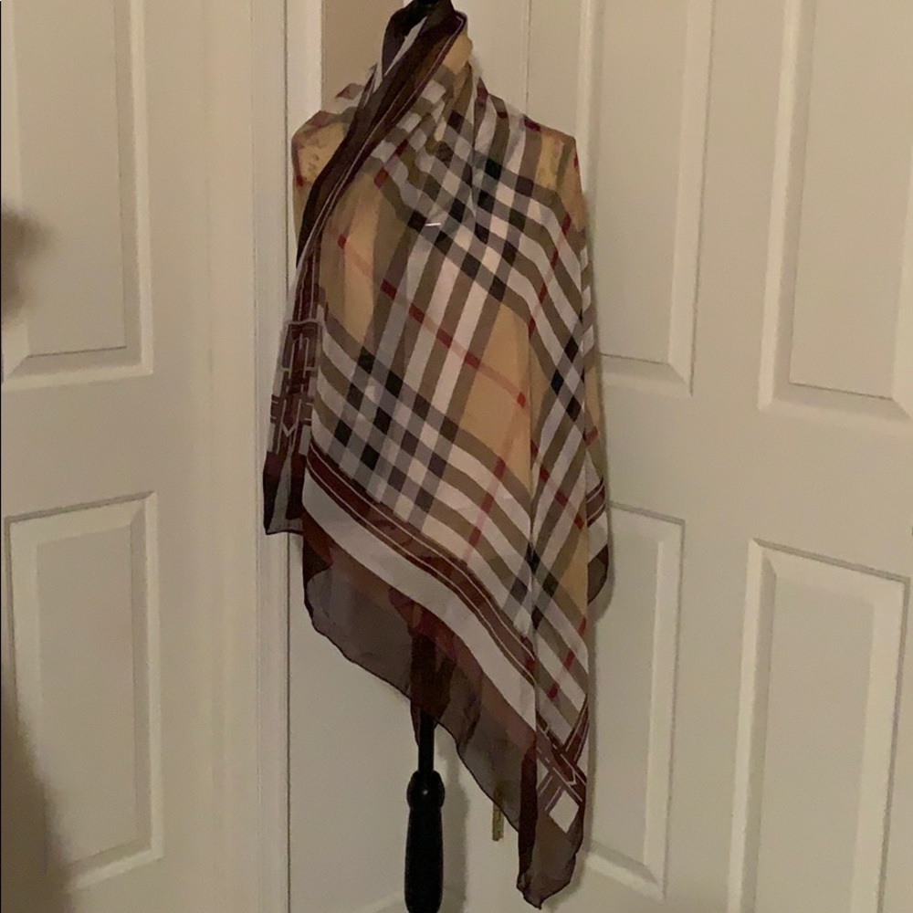 🎁🎁🎁Not for SALE🎁🎁🎁🧣Final Sale🧣 Silky brown and tan plaid scarf